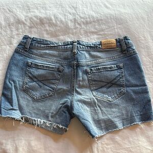 Aeropostale Wonen/Junior size 2 
Denim shorts